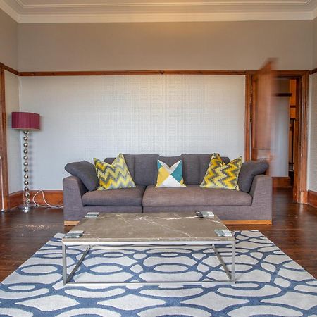 Pass The Keys Beautiful, Traditional 2 Bed Flat W Free Parking Glasgow Exterior photo