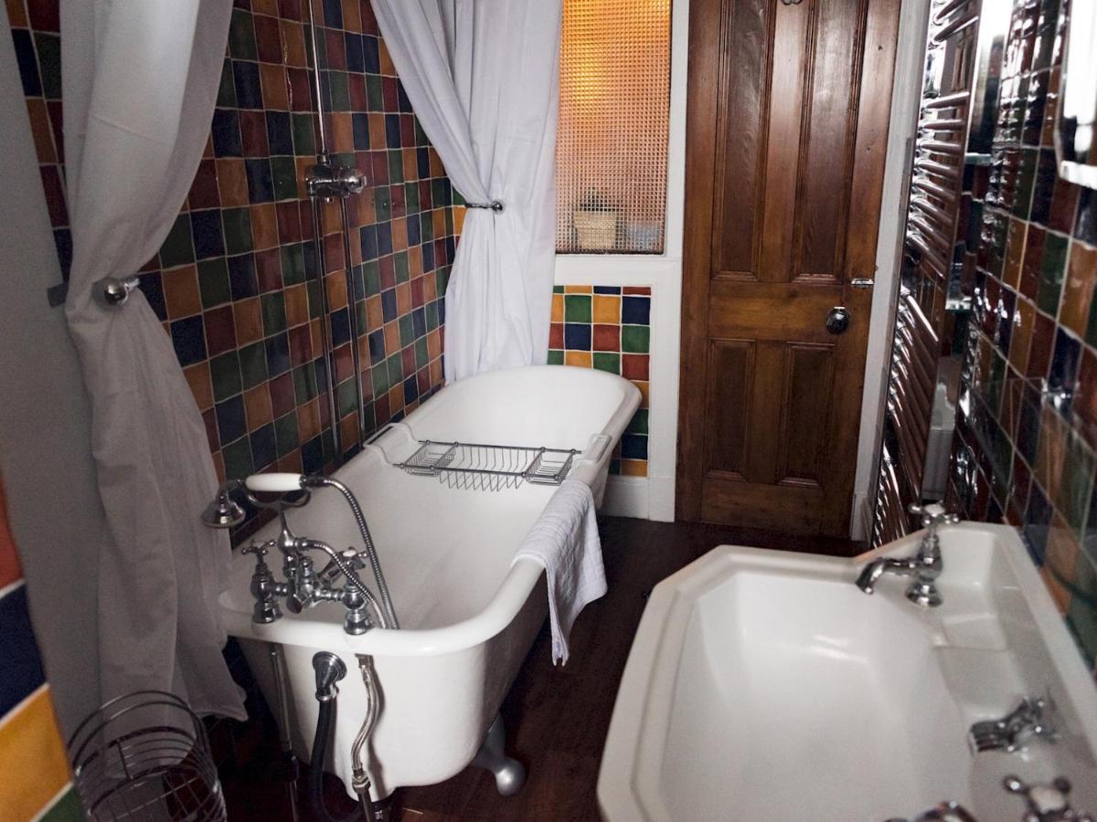Pass The Keys Beautiful, Traditional 2 Bed Flat W Free Parking Glasgow Exterior photo