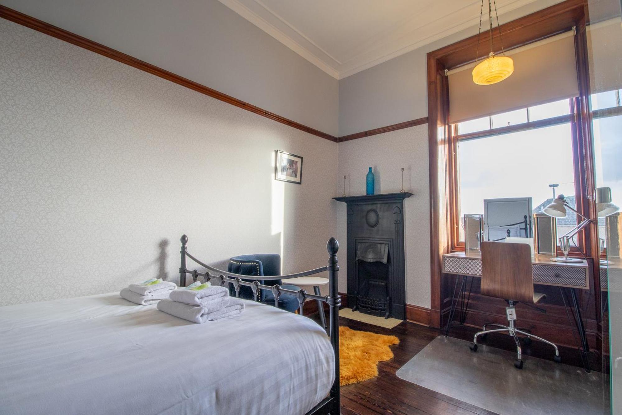 Pass The Keys Beautiful, Traditional 2 Bed Flat W Free Parking Glasgow Exterior photo