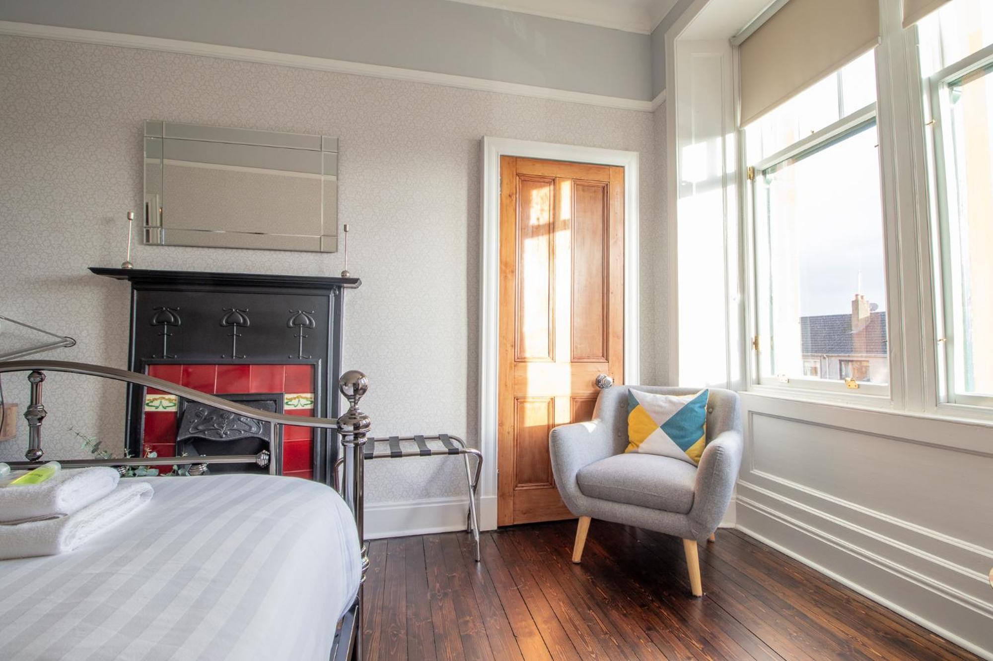 Pass The Keys Beautiful, Traditional 2 Bed Flat W Free Parking Glasgow Exterior photo