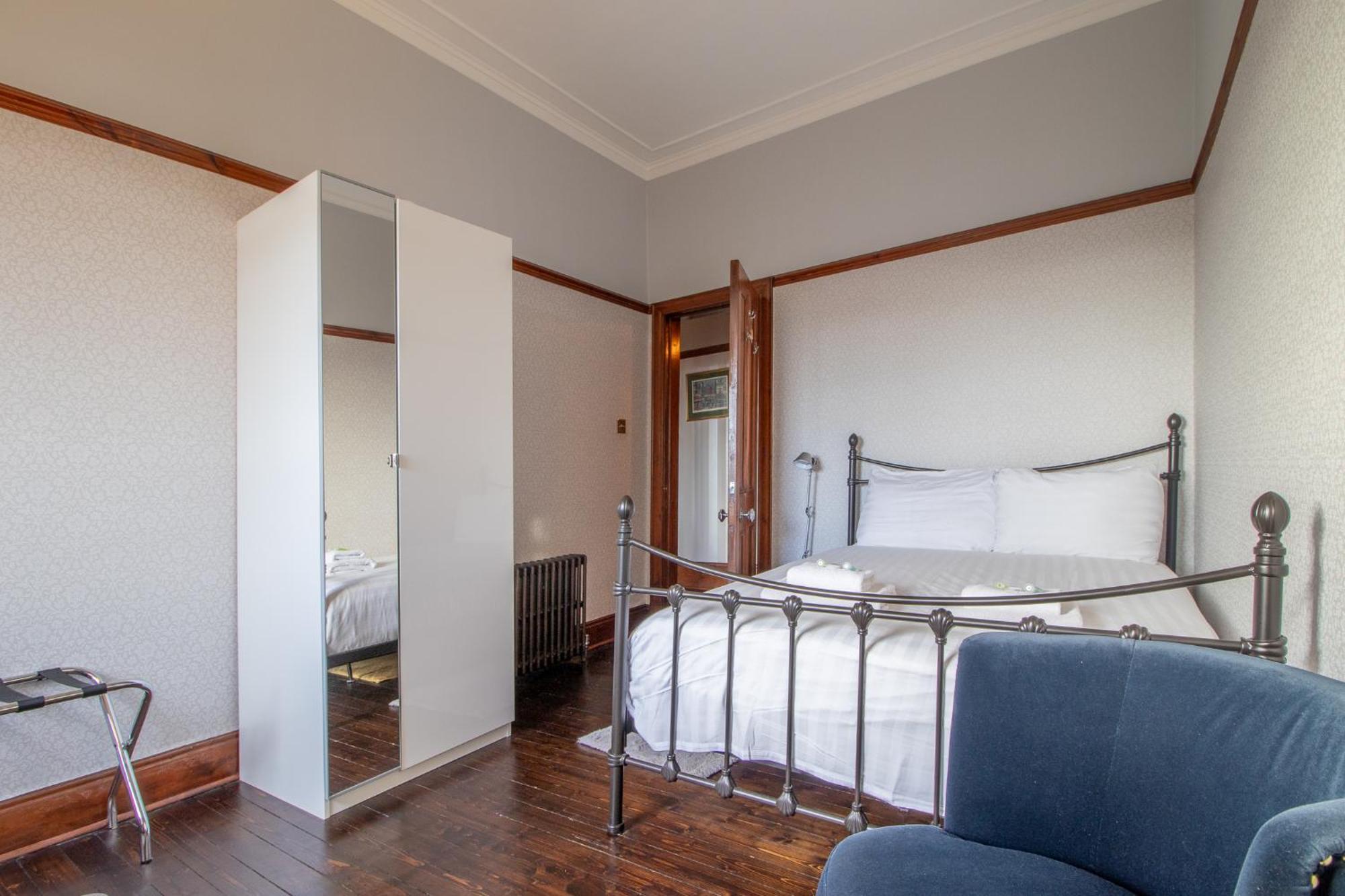 Pass The Keys Beautiful, Traditional 2 Bed Flat W Free Parking Glasgow Exterior photo