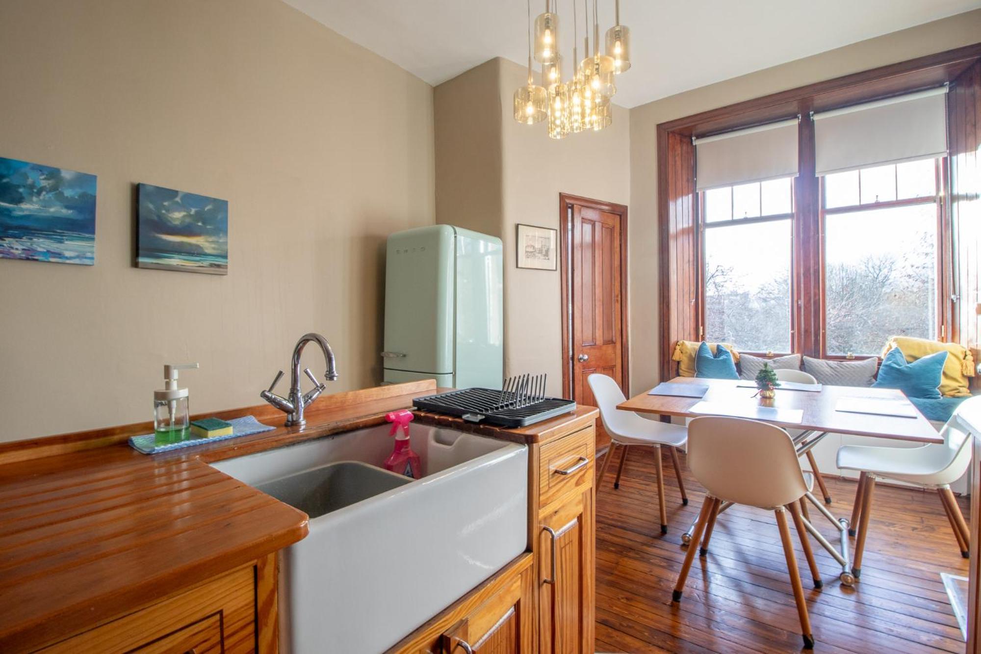 Pass The Keys Beautiful, Traditional 2 Bed Flat W Free Parking Glasgow Exterior photo