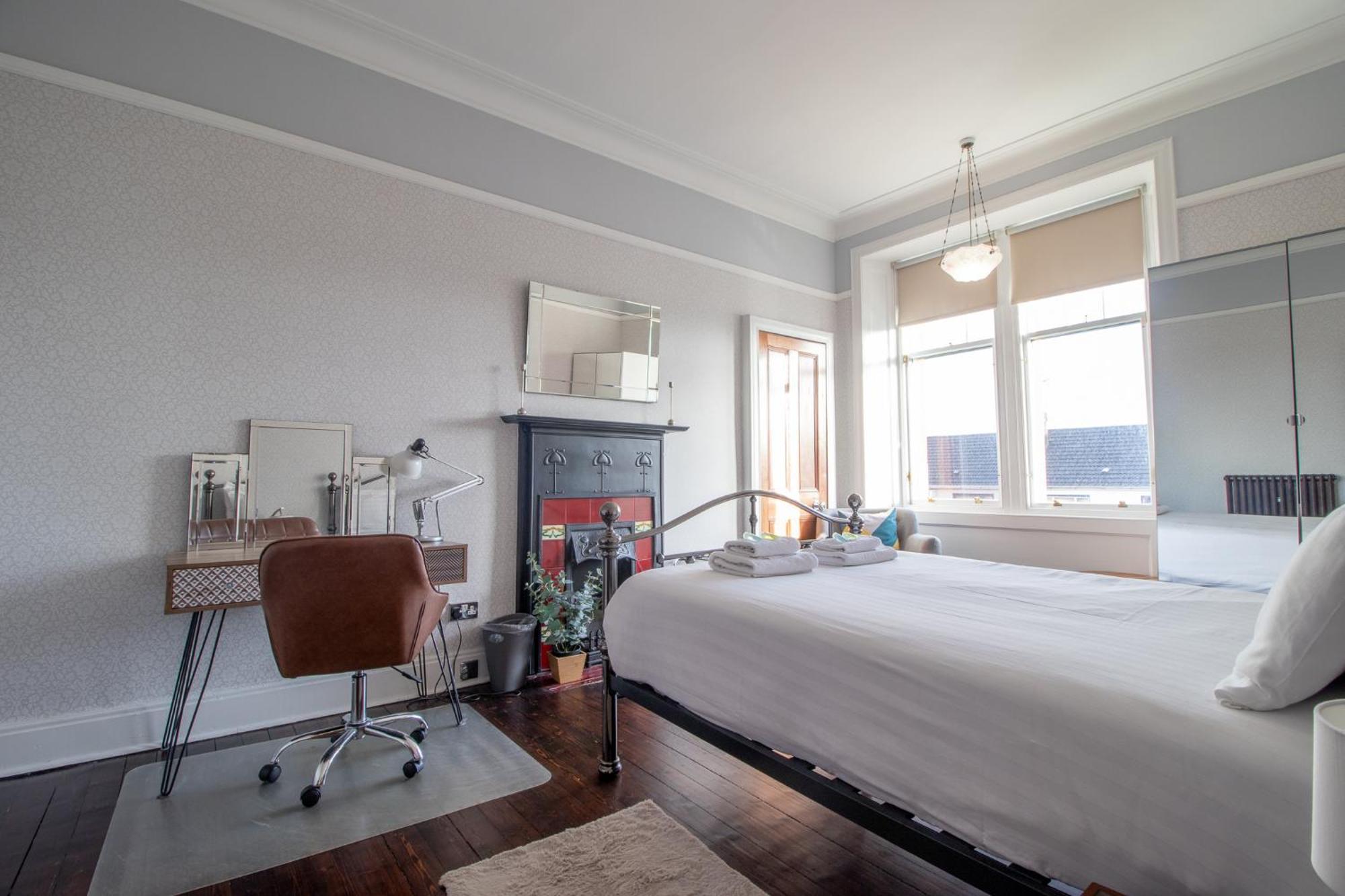 Pass The Keys Beautiful, Traditional 2 Bed Flat W Free Parking Glasgow Exterior photo