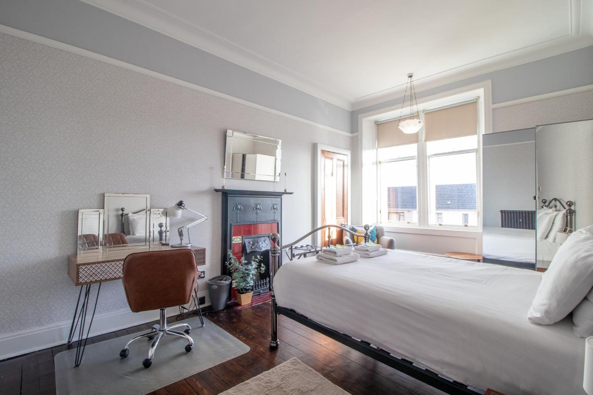 Pass The Keys Beautiful, Traditional 2 Bed Flat W Free Parking Glasgow Exterior photo